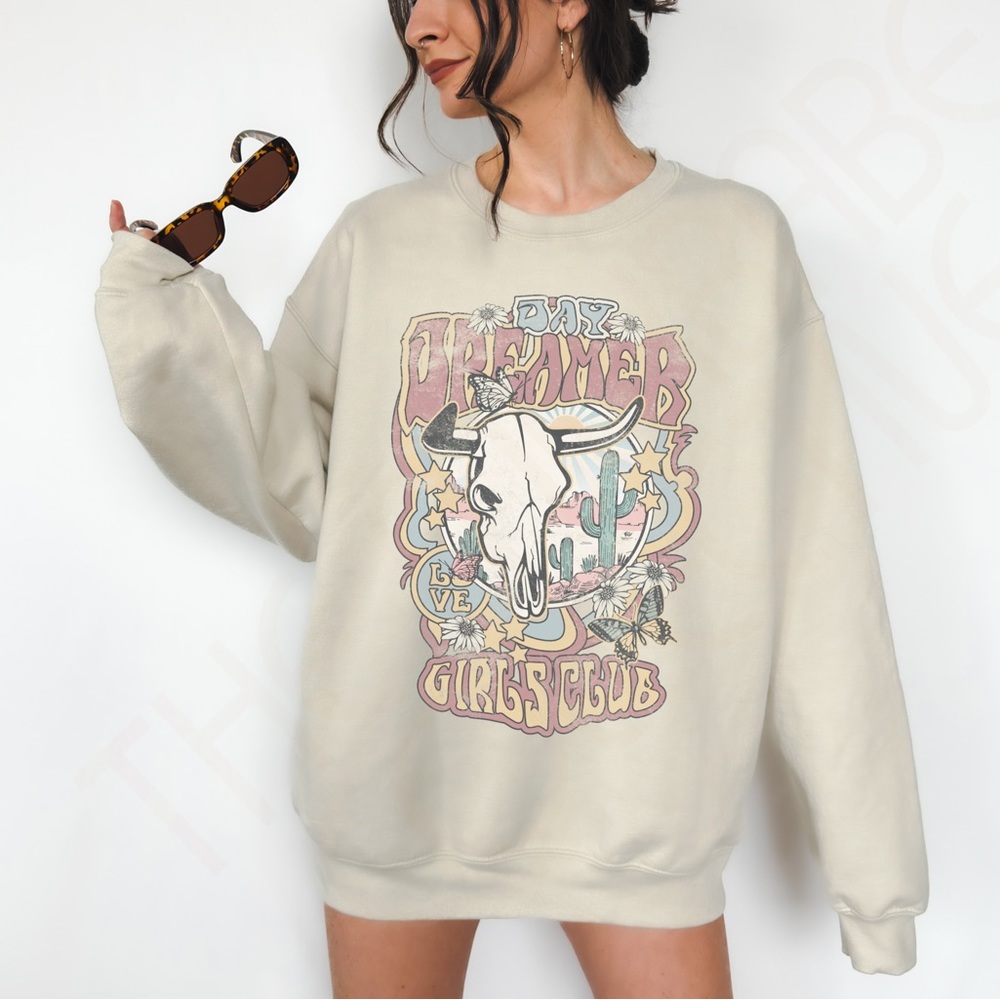 🚨SALE 🚨 Day Dreamer Girls Club Distressed Graphic Crewneck Sweatshirt